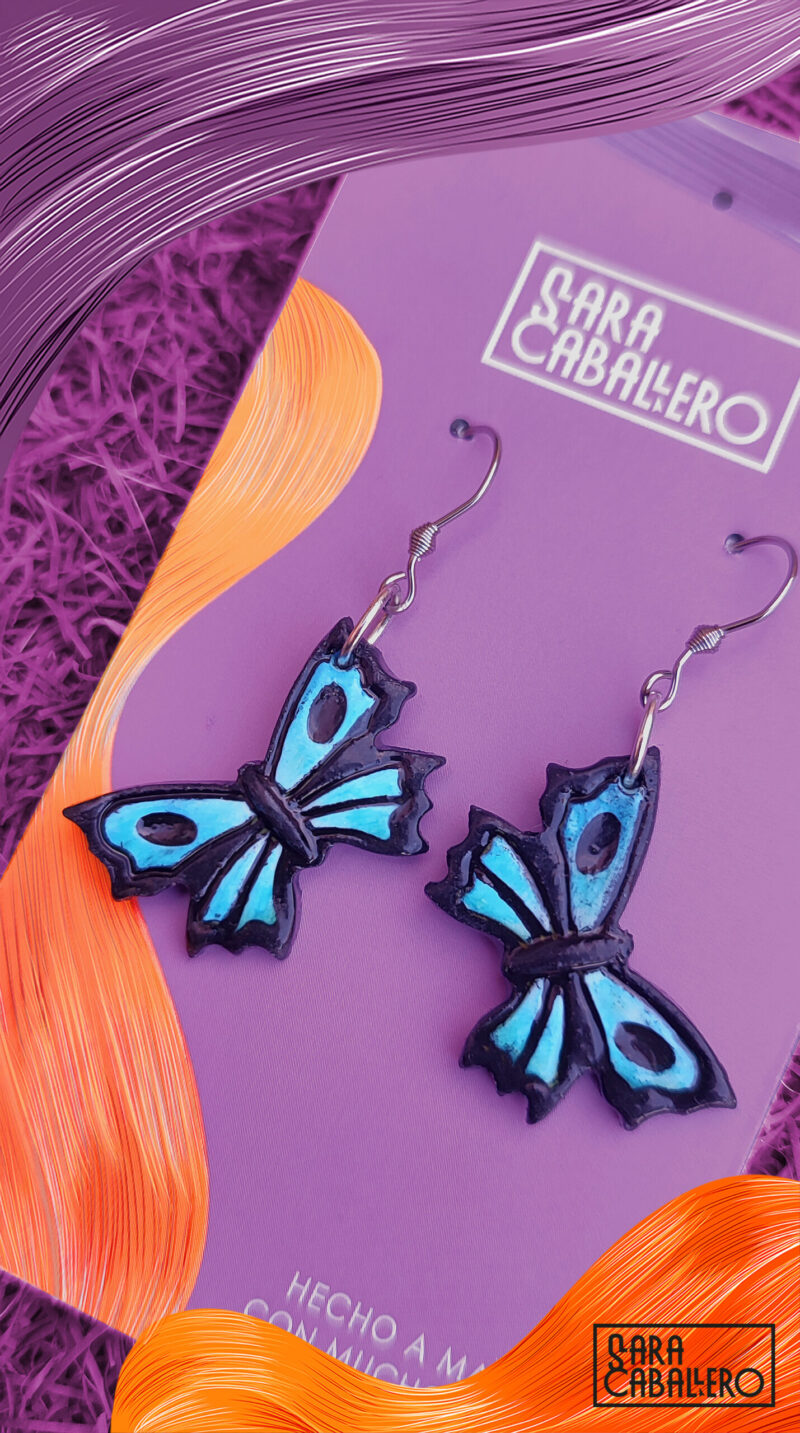 <strong>Pendientes de mariposa,</strong> 2023.